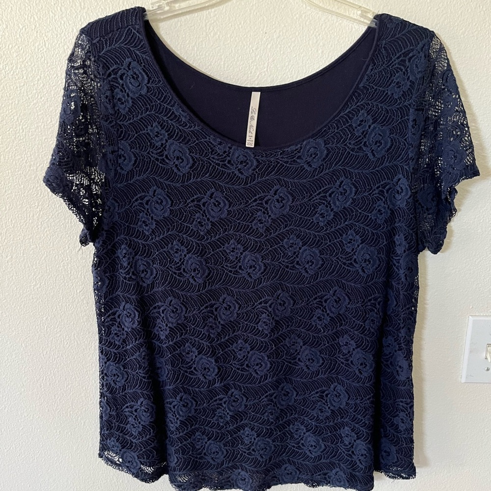 Navy blue lacy blouse by Leo Nicole        Size XXL